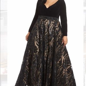 Velvet & Sequin Jacquard Ballgown
MAC DUGGAL